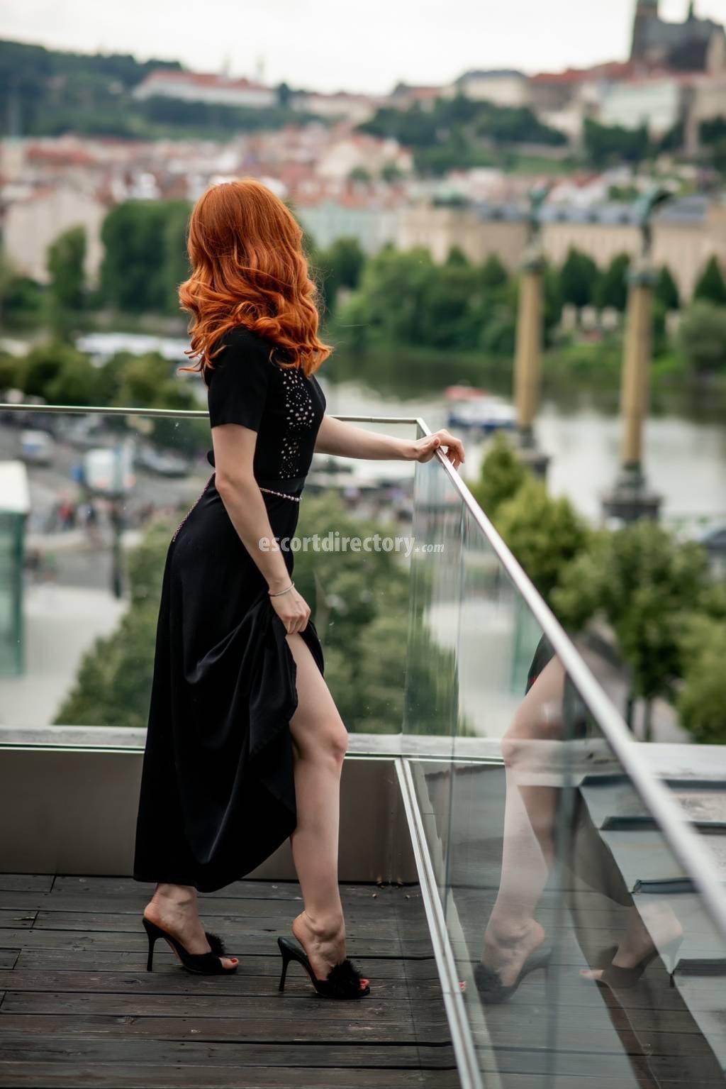 Vivien Arden performs handjob, escort in Prague