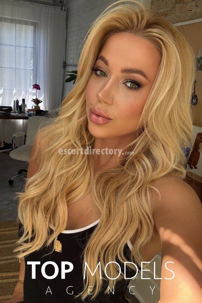 Hot girl in London offers anal sex