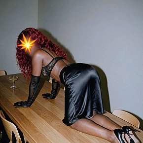 Hot girl in Kampala offers Handjob