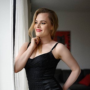 Julia escort in London offers Cumshot on body (COB) services