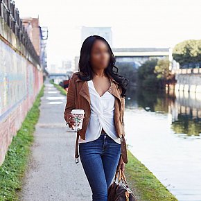 Mia-Dixion Menue escort in London