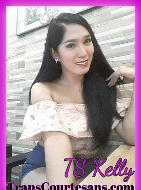 Transcourtesans escort in Makati offers Blowjob without Condom to Completion services