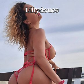 Lilly_Douce Muscular
 escort in Roissy-en-France offers French Kissing services
