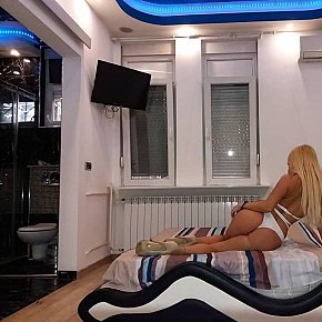 SexyCat escort in Zagreb offers Posición 69 services