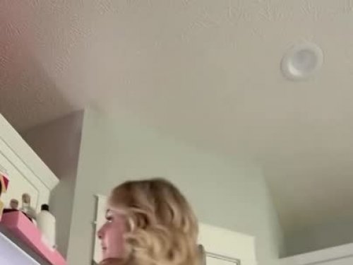 Aria escort in Manchester offers Dirtytalk services