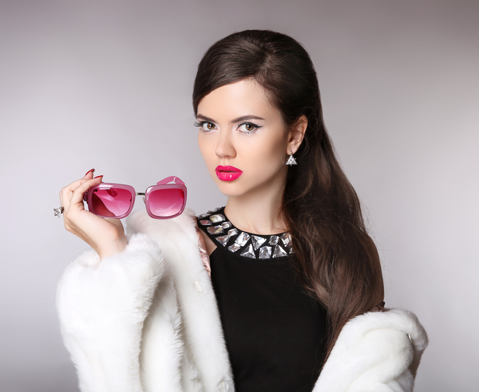 How to dress and choose your make-up, as an escort