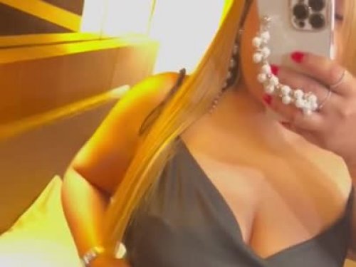 Hot girl in Manila offers Handjob