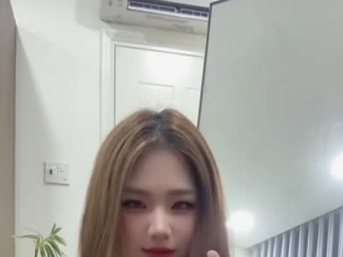 Nhi-NA Colegiala escort in Abu Dhabi offers Fetiche de pies
 services