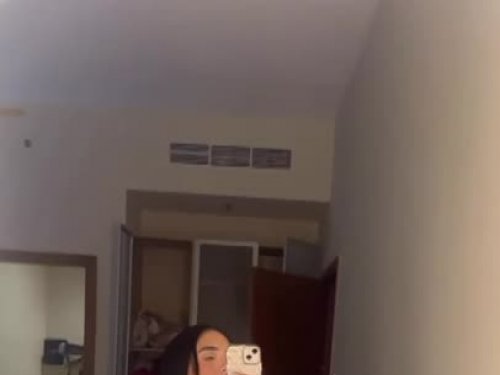 Persia Naturală escort in Dubai offers Handjob services